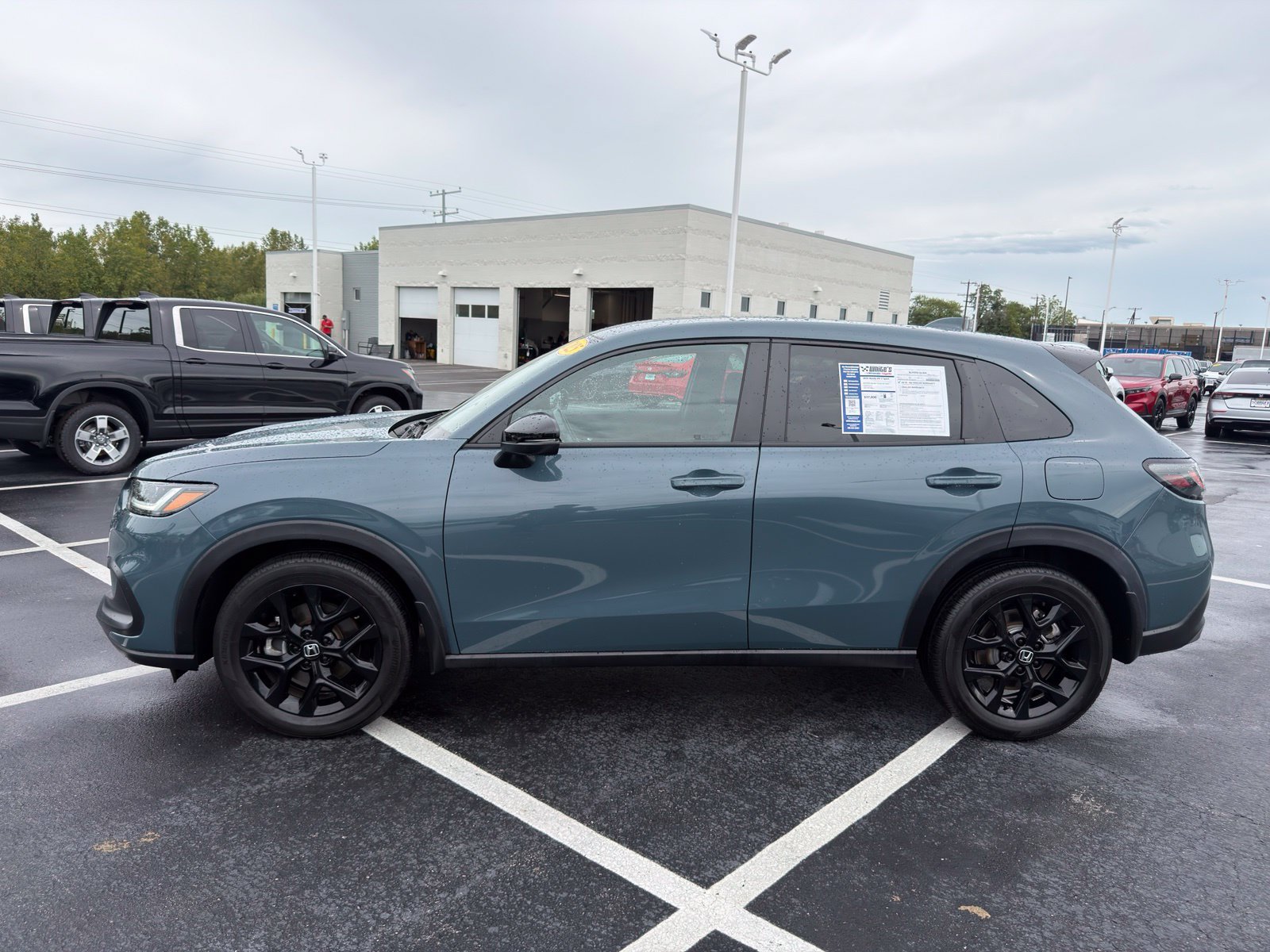 Used 2025 Honda HR-V Sport image 3