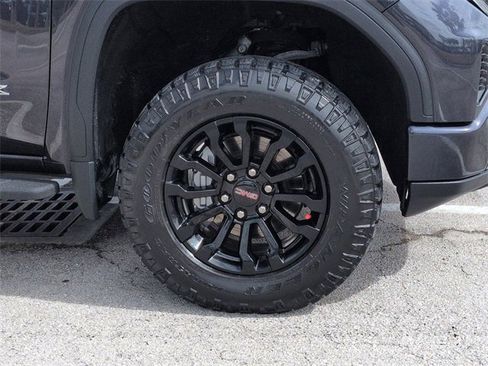 Used 2022 GMC Sierra 1500 AT4X image 11
