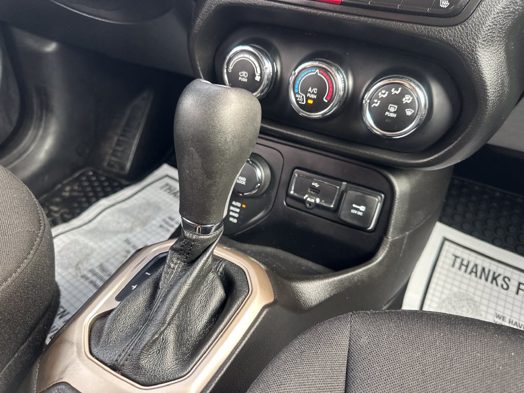 Used 2017 Jeep Renegade Latitude w/ Cold Weather Group AWD/4WD image 30