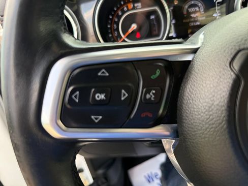 Used 2020 Jeep Wrangler Unlimited Sahara AWD/4WD image 15