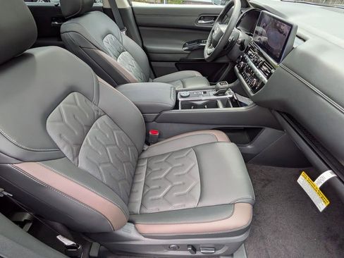 New 2026 Nissan Pathfinder Platinum AWD/4WD image 27