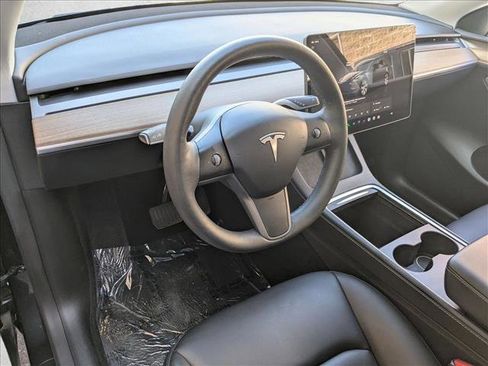 Used 2024 Tesla Model Y Long Range AWD/4WD image 10