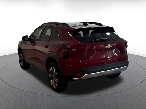 Used 2025 Chevrolet Trax LT w/ LT Convenience Package FWD image 10