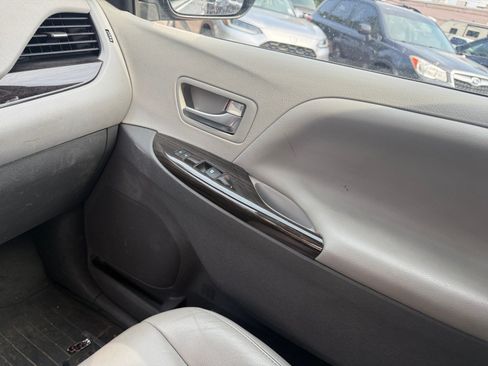 Used 2018 Toyota Sienna XLE w/ XLE Navigation Package AWD/4WD image 16