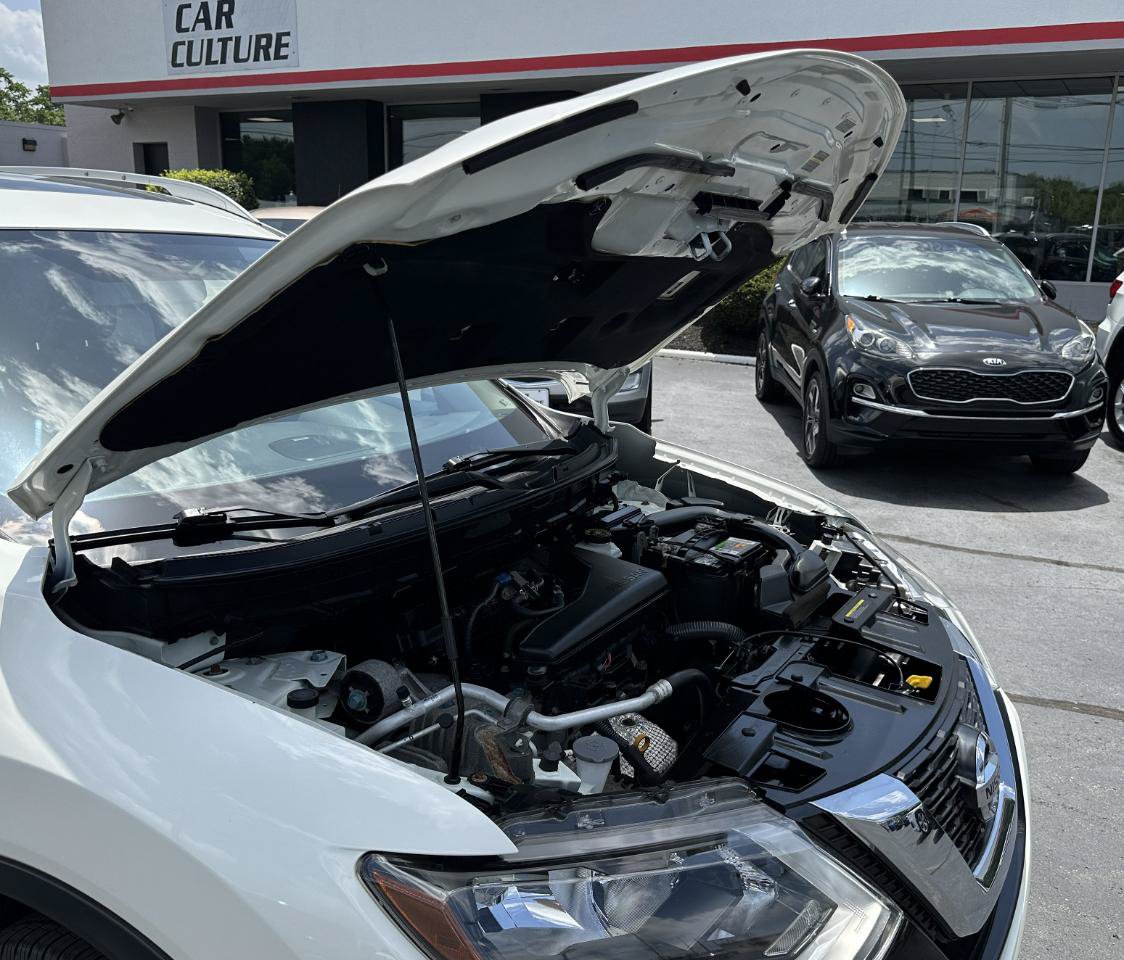 Used 2017 Nissan Rogue SV AWD/4WD image 21