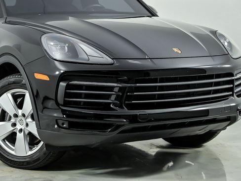 Used 2023 Porsche Cayenne AWD/4WD image 3