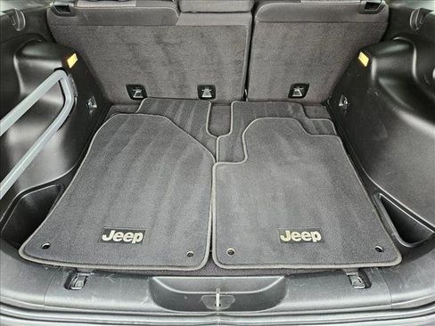 Used 2017 Jeep Cherokee Altitude image 6