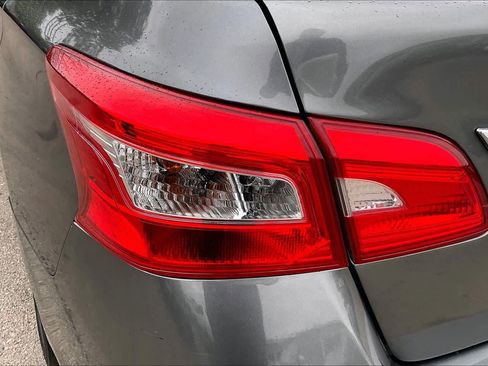 Used 2019 Nissan Sentra SV image 27