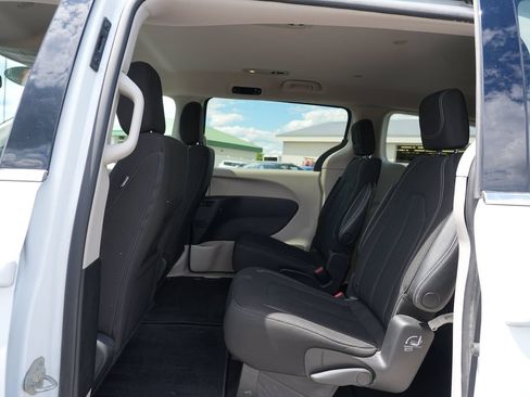 Used 2021 Chrysler Voyager LX FWD image 18