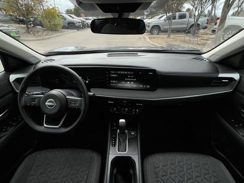 Used 2025 Nissan Kicks SV image 10