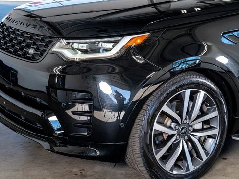 Used 2024 Land Rover Discovery Dynamic SE image 12