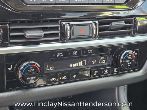 Used 2024 Nissan Pathfinder SV image 25