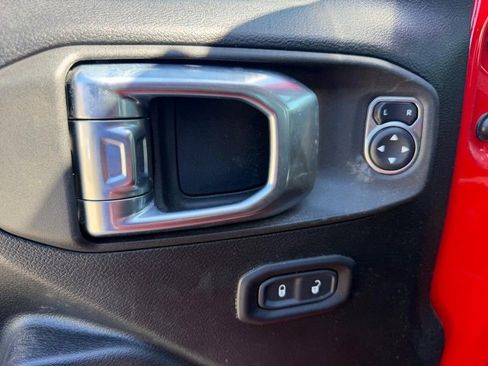 Used 2021 Jeep Gladiator Sport AWD/4WD image 16