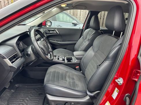 Used 2024 Mitsubishi Outlander SE image 11