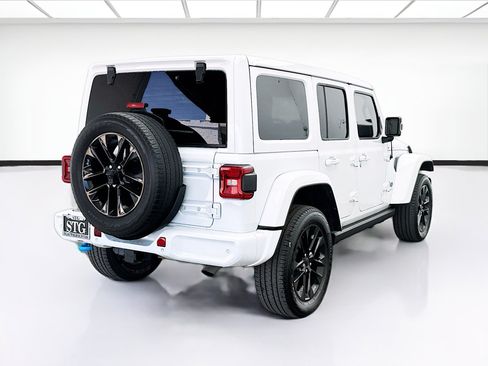 Used 2021 Jeep Wrangler Unlimited Sahara AWD/4WD image 4