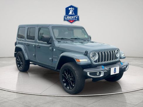 Used 2024 Jeep Wrangler Unlimited Sahara w/ Technology Group AWD/4WD image 15