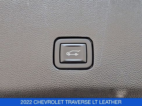 Used 2022 Chevrolet Traverse LT w/ LT Premium Package image 32