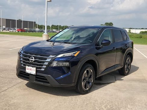 Used 2025 Nissan Rogue SV FWD image 9