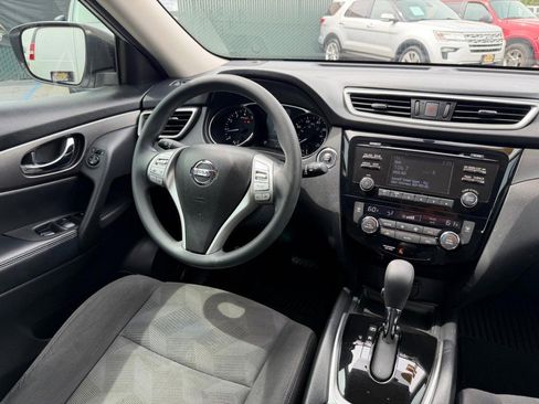 Used 2016 Nissan Rogue SV image 24