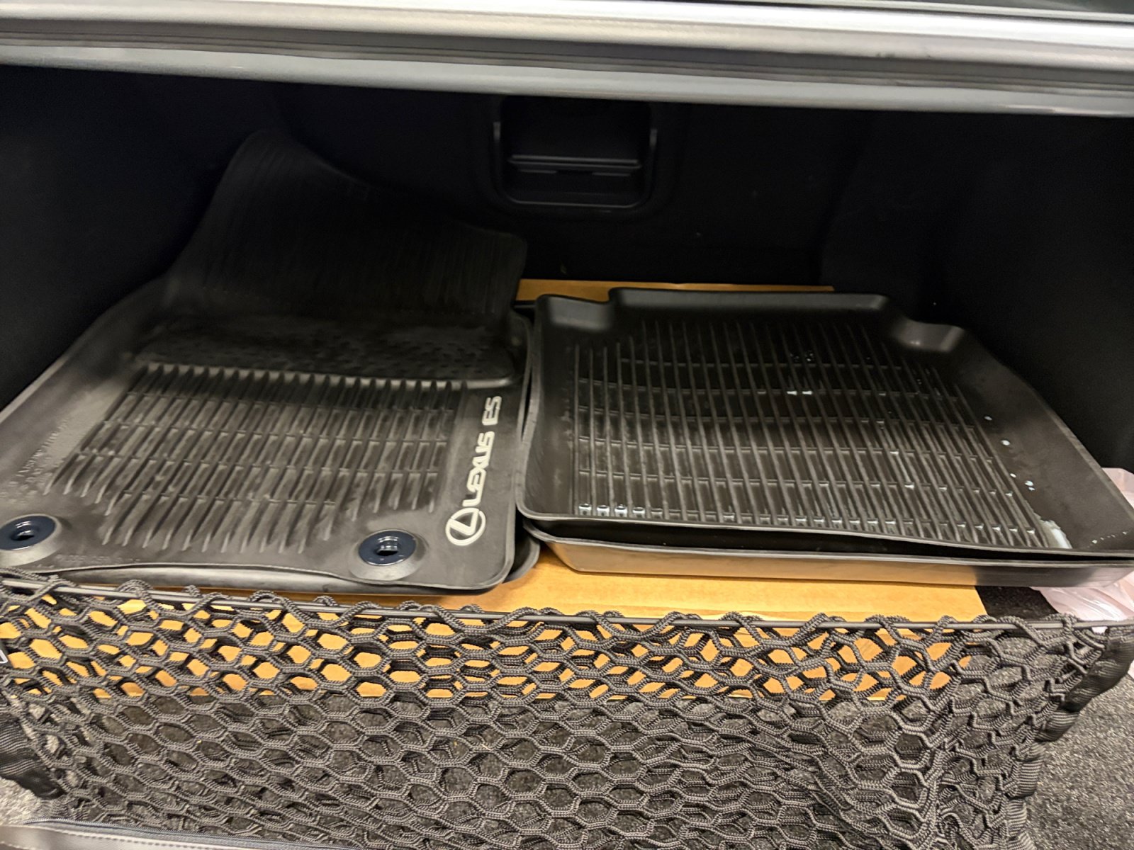 Used 2022 Lexus ES 300h w/ Accessory Package FWD image 34