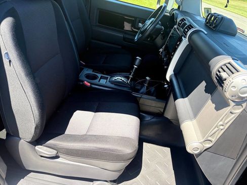 Used 2010 Toyota FJ Cruiser 4WD image 18