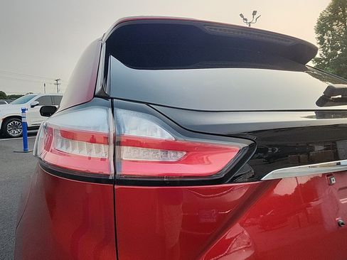Used 2019 Ford Edge Titanium FWD image 10
