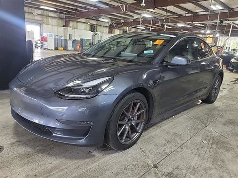 Used 2023 Tesla Model 3 Standard Range image 4