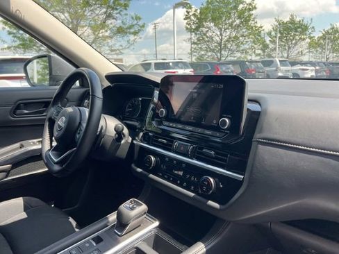 Used 2025 Nissan Pathfinder SV AWD/4WD image 34