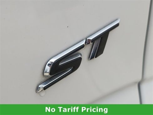 Used 2022 Buick Enclave Essence w/ Sport Touring Edition image 11