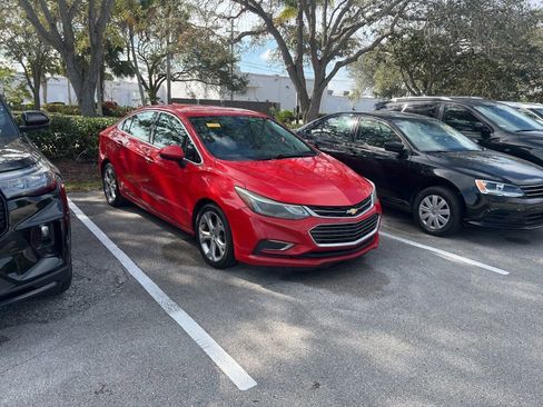 Used 2017 Chevrolet Cruze Premier image 2
