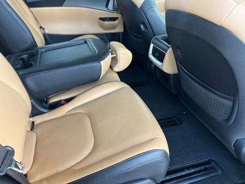 Used 2023 Kia Carnival LX FWD image 24