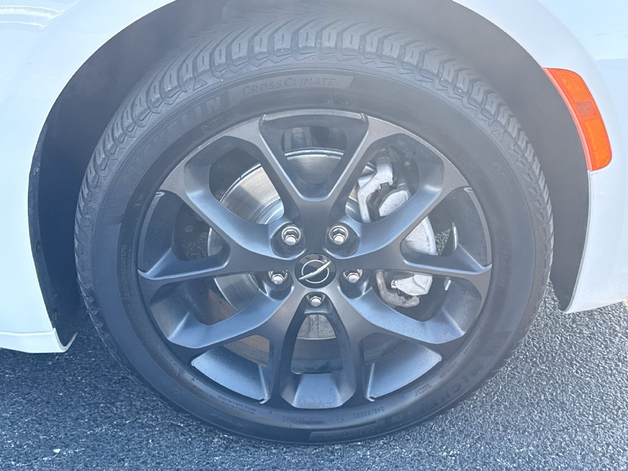 Used 2023 Chrysler Pacifica Limited w/ S Appearance Package AWD/4WD image 8