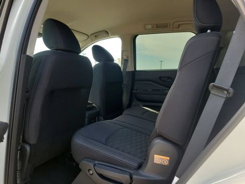 Used 2025 Nissan Pathfinder S FWD image 11
