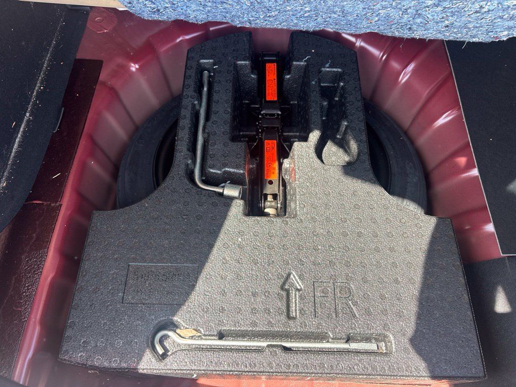 Used 2023 Nissan Kicks SR FWD image 15