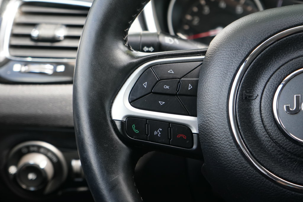 Used 2019 Jeep Compass Latitude AWD/4WD image 13