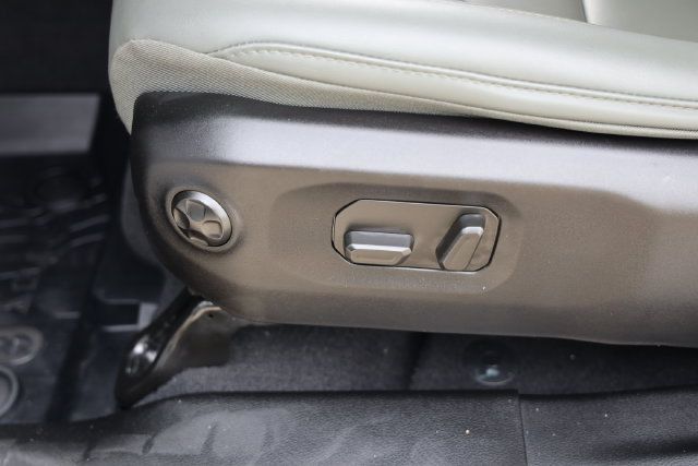Used 2025 Jeep Gladiator Mojave AWD/4WD image 14