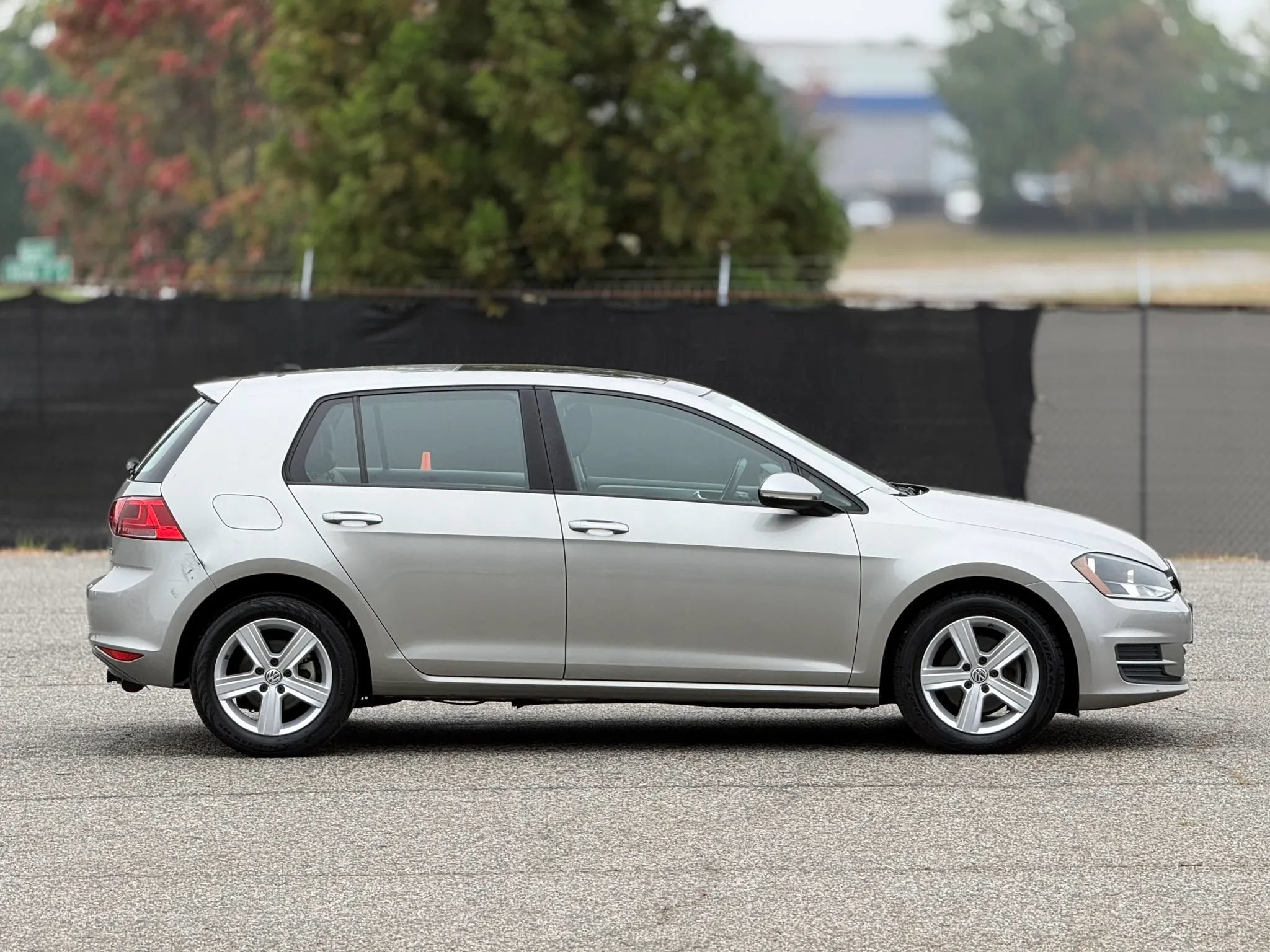 Used 2017 Volkswagen Golf Wolfsburg Edition FWD image 7