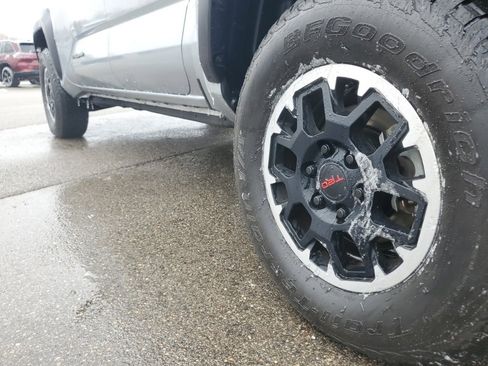 Used 2024 Toyota Tacoma TRD Sport image 29