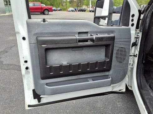 Used 2012 Ford F250 XL w/ PWR Equipment Group image 4