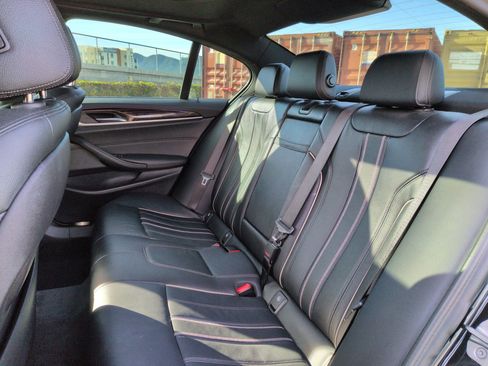 Used 2019 BMW 530e w/ Convenience Package image 31