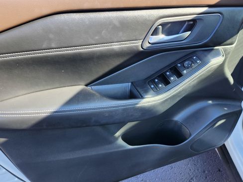 Used 2023 Nissan Rogue SV w/ SV Premium Package image 20