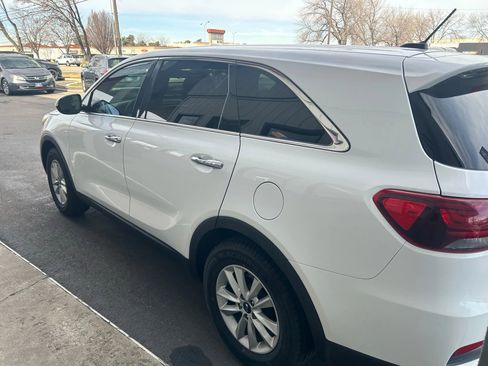Used 2019 Kia Sorento LX Sport Utility 4D image 26