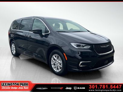 New 2026 Chrysler Pacifica Select