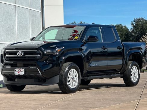 Certified 2025 Toyota Tacoma SR5 image 10