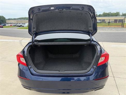 Used 2018 Honda Accord Touring image 11