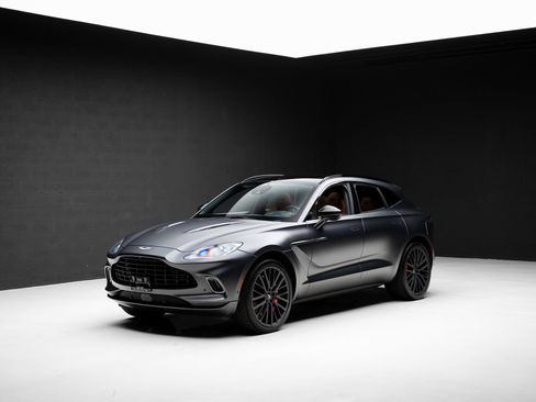 Used 2023 Aston Martin DBX AWD/4WD image 4