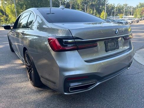 Used 2022 BMW 740i w/ M Sport Package RWD image 7