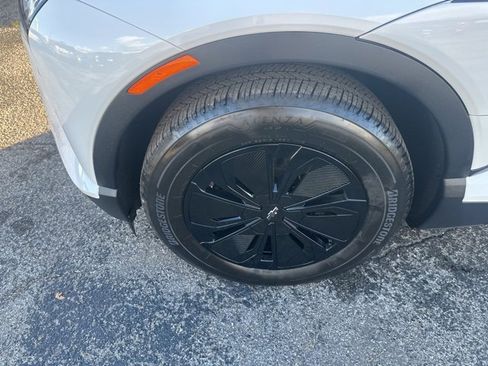 New 2026 Chevrolet Blazer EV LT image 10