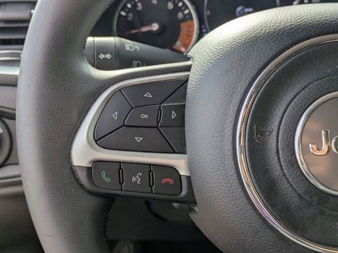 Used 2019 Jeep Renegade Latitude image 19