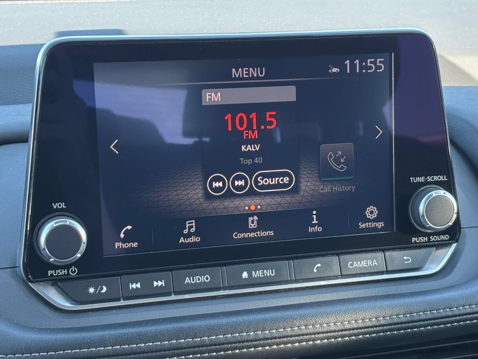 Used 2025 Nissan Rogue SV FWD image 19